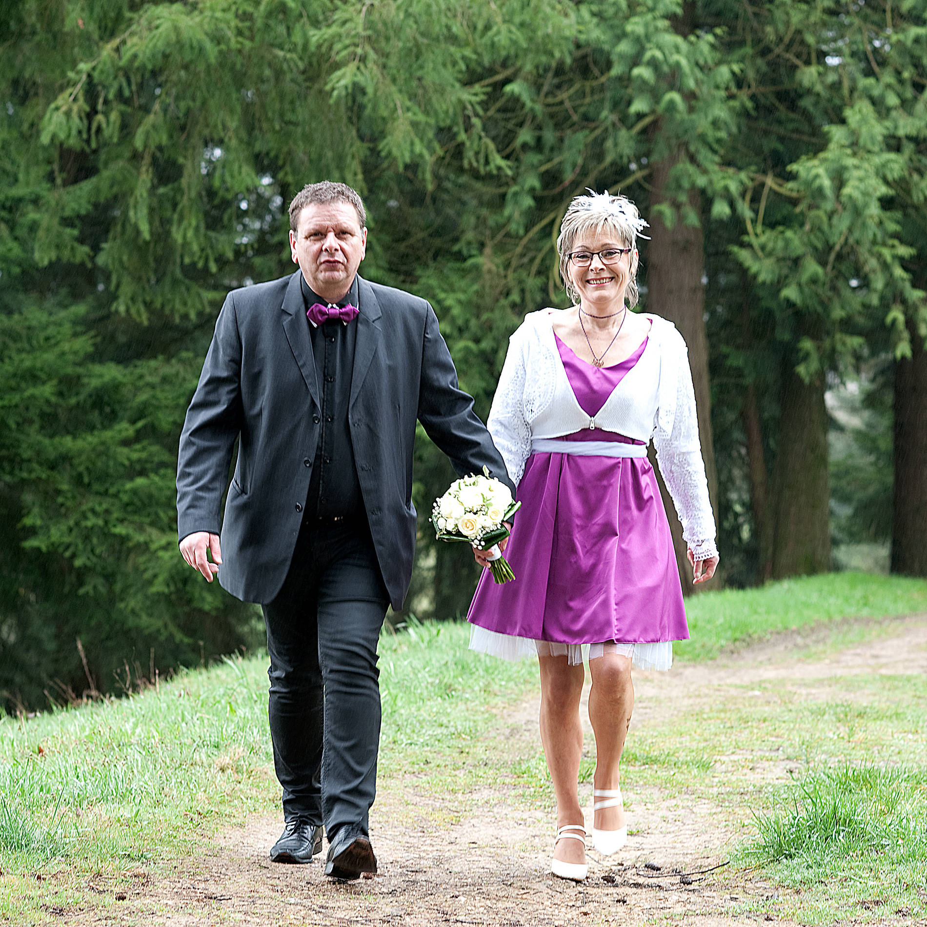 robe de mariée et noeud papillon sur mesure