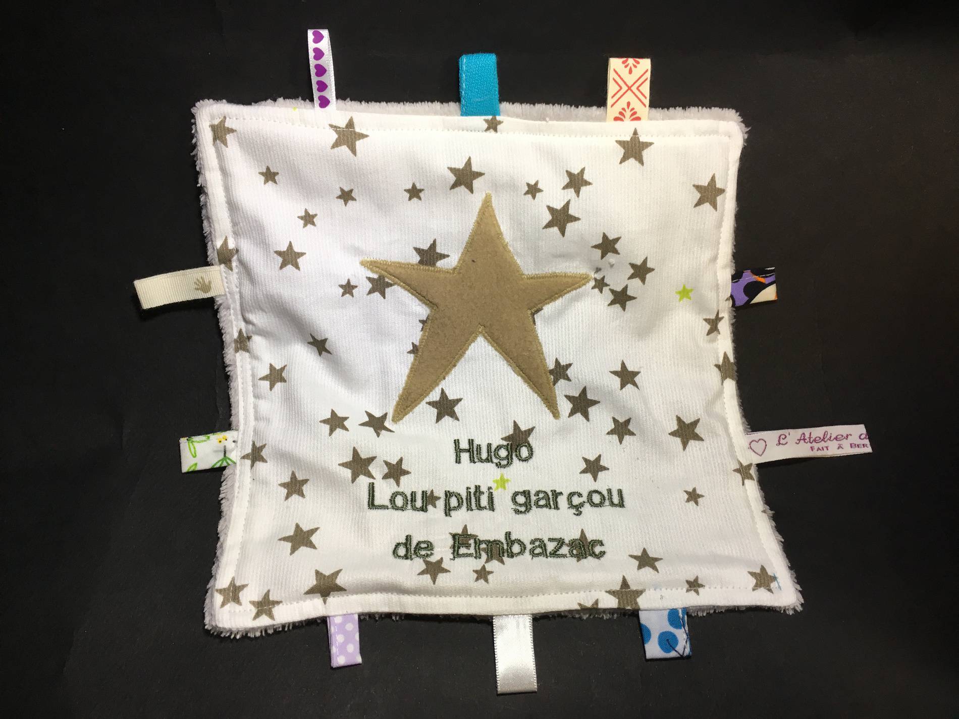 Doudou étiquettes personnalisé - Broderie + appliqué - Hugo