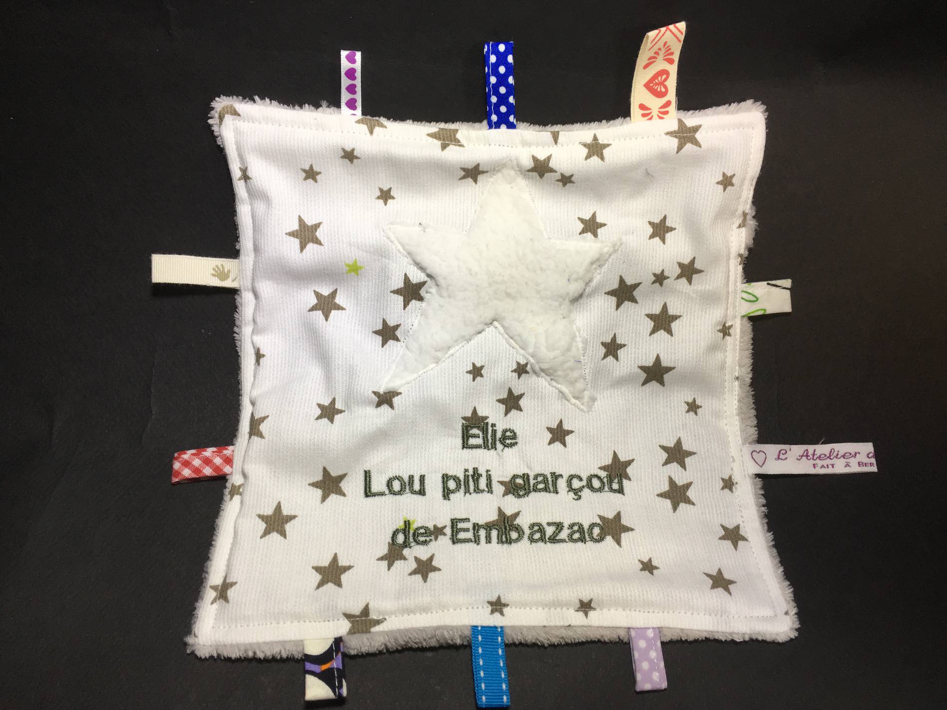 Doudou étiquettes personnalisé - Broderie + appliqué -  Elie